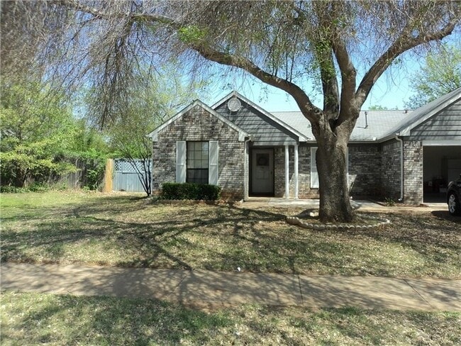 Photo - 2701 Fountainview Dr House