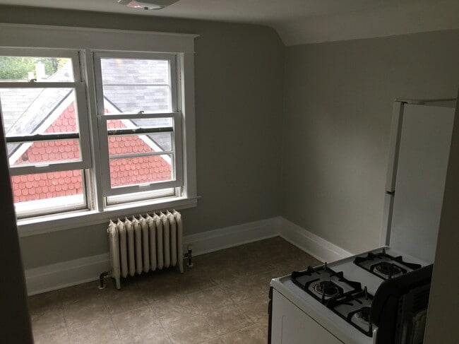 kitchen2 - 721 Locust St Unit 5