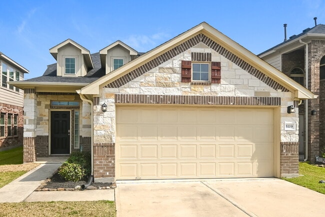 Building Photo - 5119 Gulf Stream Ln