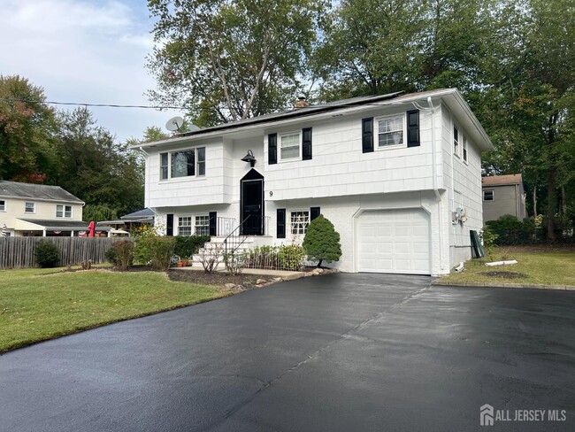 Building Photo - 9 Newman St