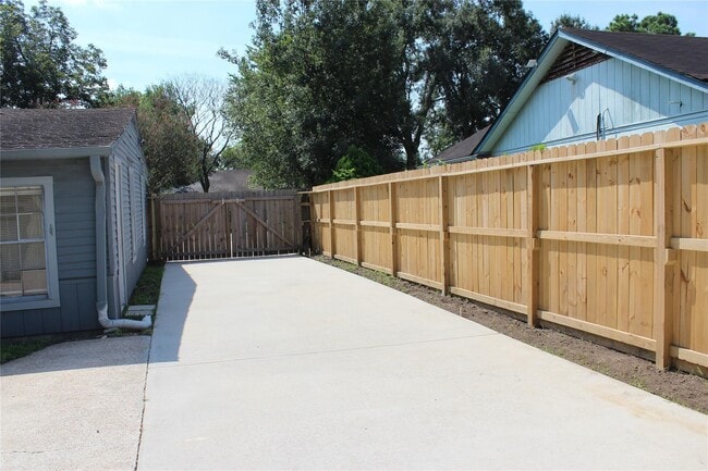 Building Photo - 7739 Greendowns St Rental