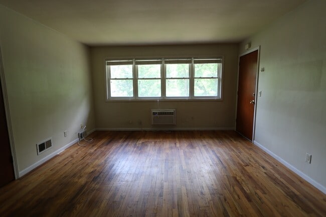 Photo - 1715 Blossom Ln Unit 3