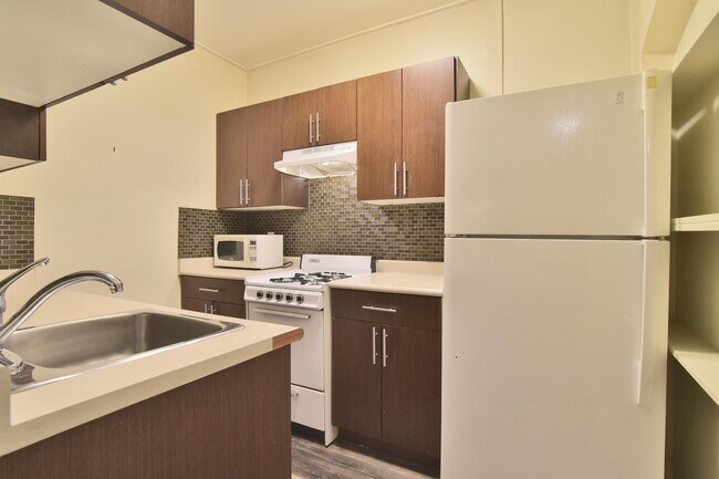 Photo - 935 Jervis St Unit 5