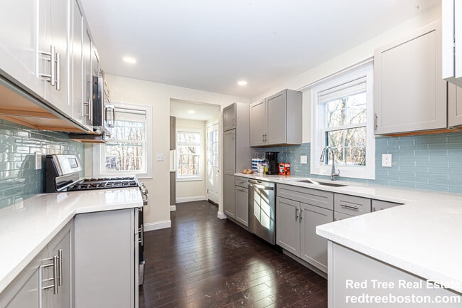 Photo - 70 Stanley Ave