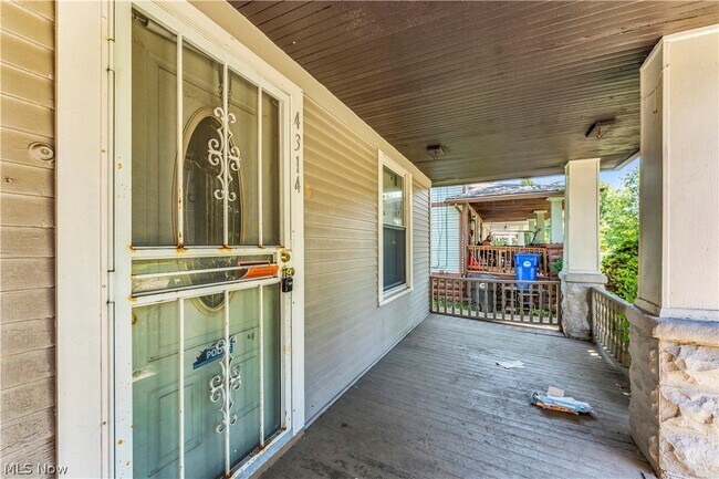 Photo - 4314 Archwood Ave Unidad 1/DN