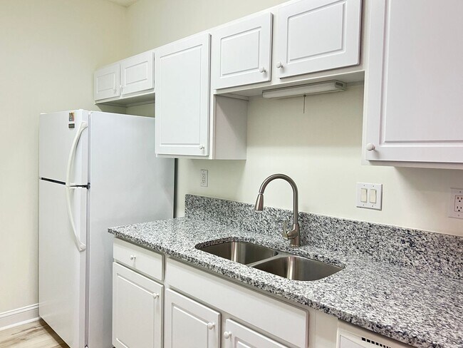 Photo - Available Now! 3 Bedroom, 2 Bath Windsor G...