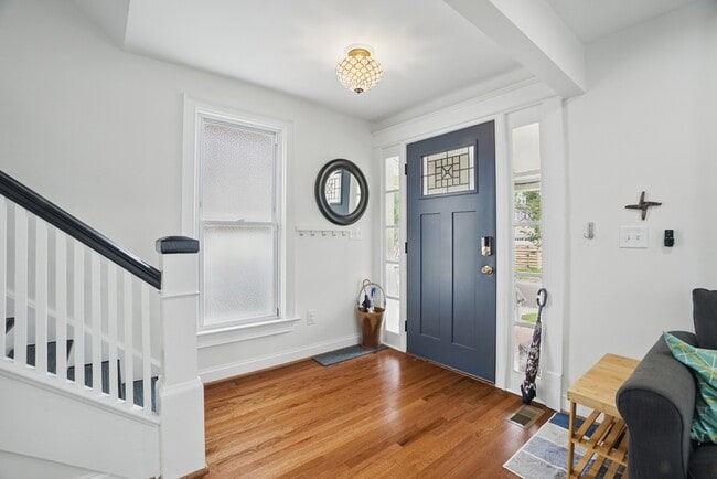Photo - 535 37th St