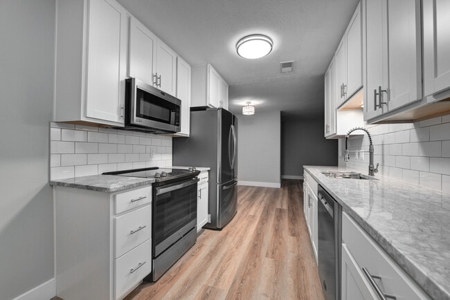 Building Photo - 20333 Detroit Rd Unit 504