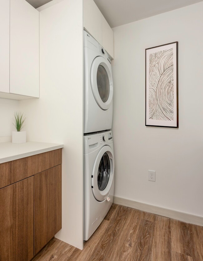2 Bed 1 Bath - Laundry