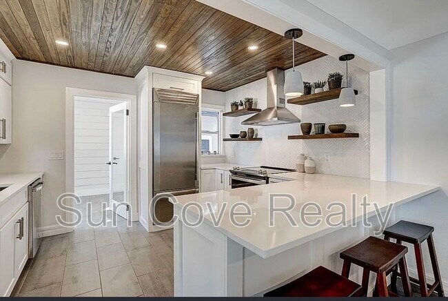 Photo - 725 28th St N