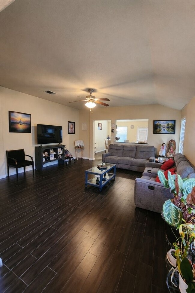 Photo - 103 Frio River Trail