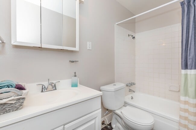 baño - South Hill Apartments