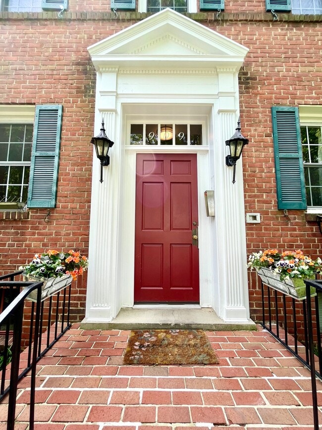 Photo - 909 E St SE Unit 8