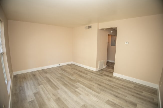 Photo - 907 E Cedar Way