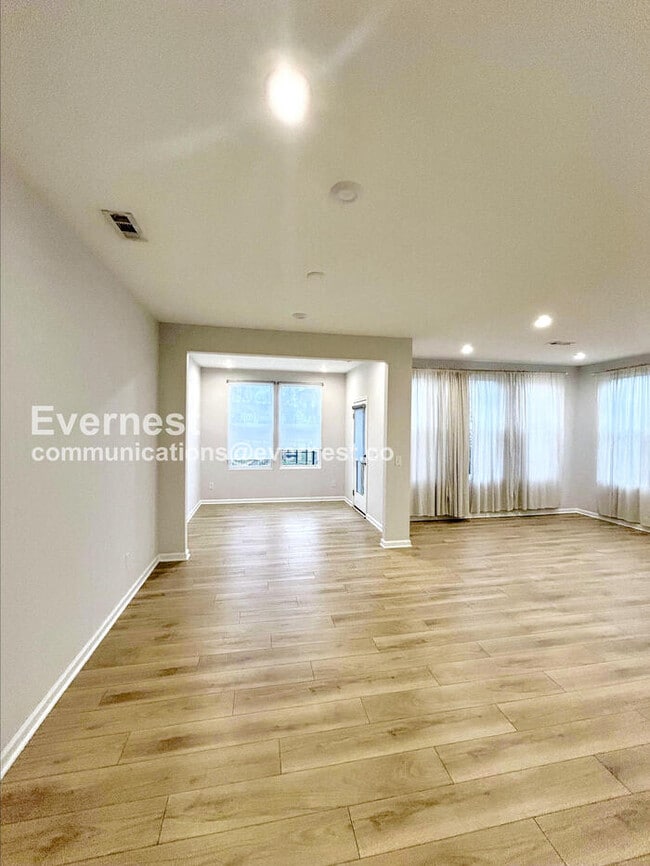 Photo - 830 S Greenway Dr