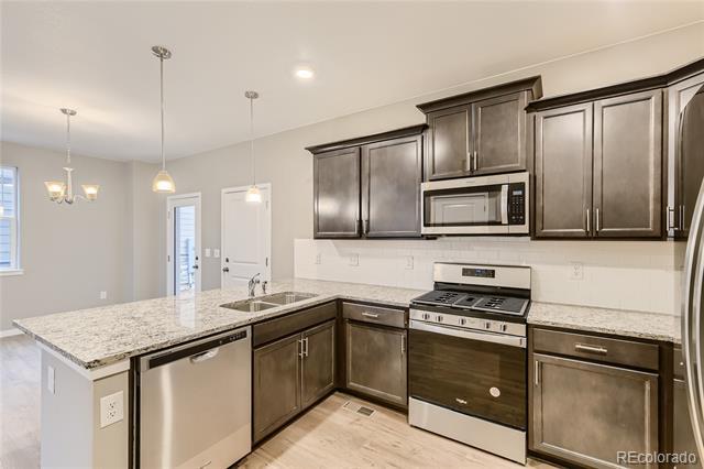 Photo - 847 Quatar St