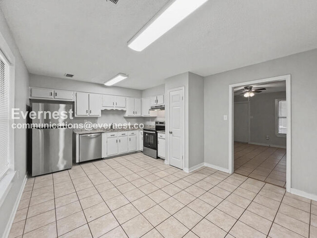 Photo - 10731 Chateau Dr