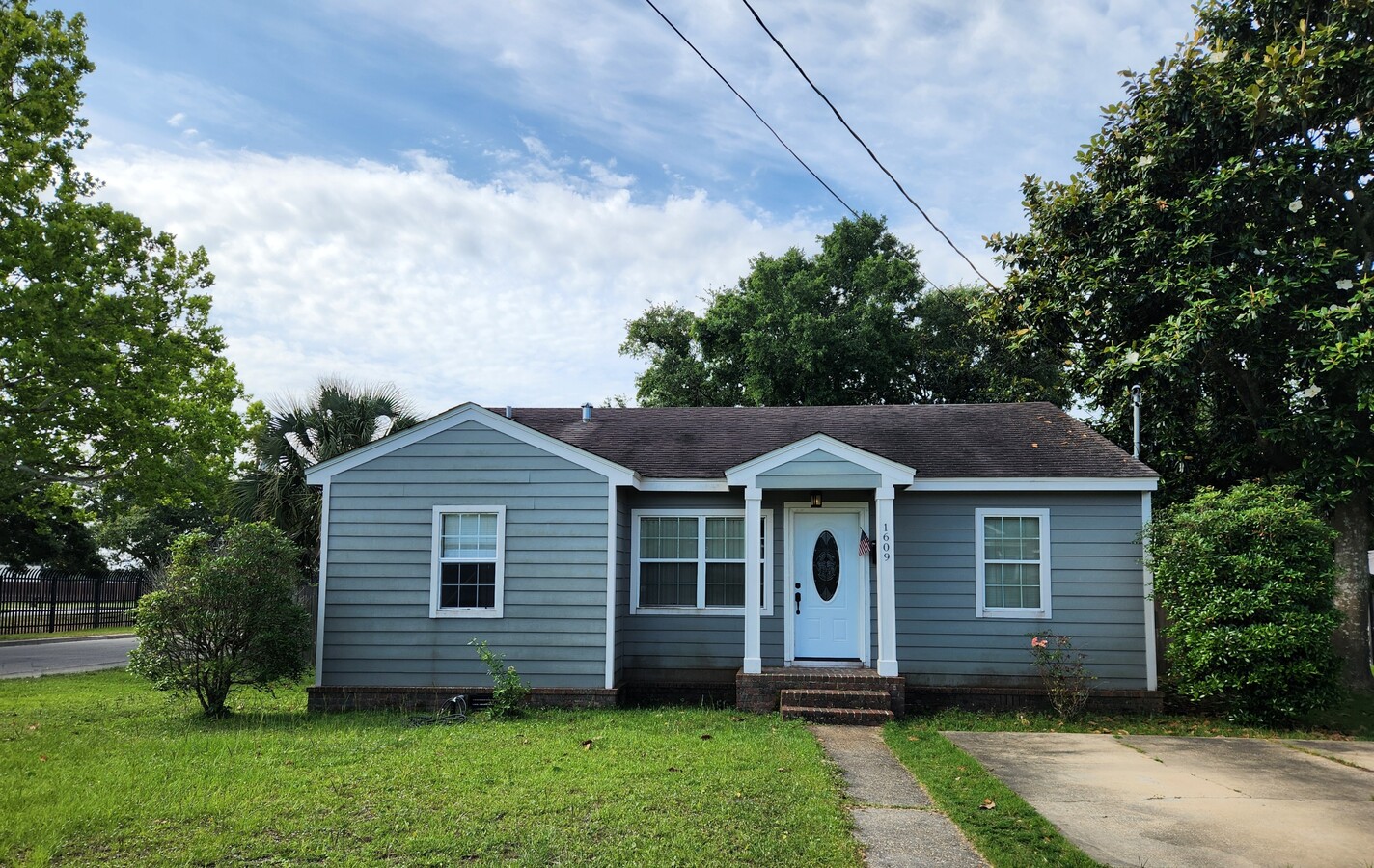 Photo - 1609 Vine St House
