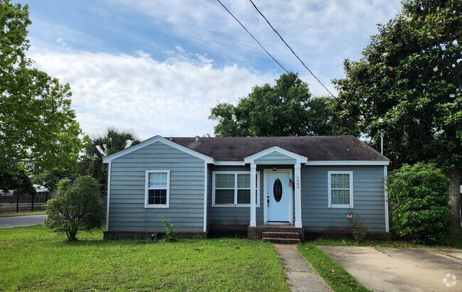 Building Photo - 1609 Vine St Rental