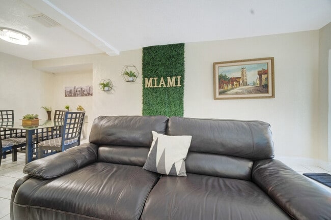 Photo - 1030 NW 144th St Unidad SI ID1520600P