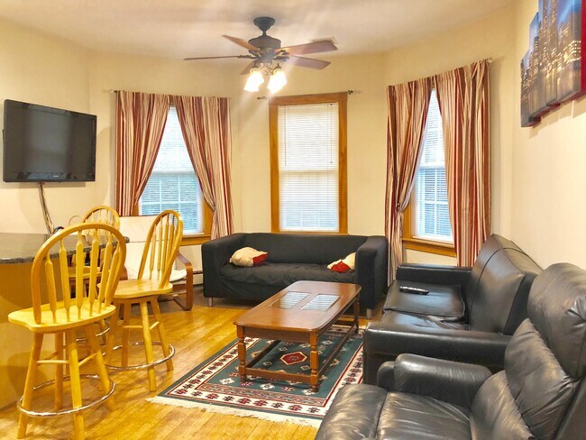 Building Photo - 257 Savin Hill Ave Unit 2