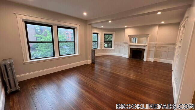 Building Photo - 1855 Beacon St Rental