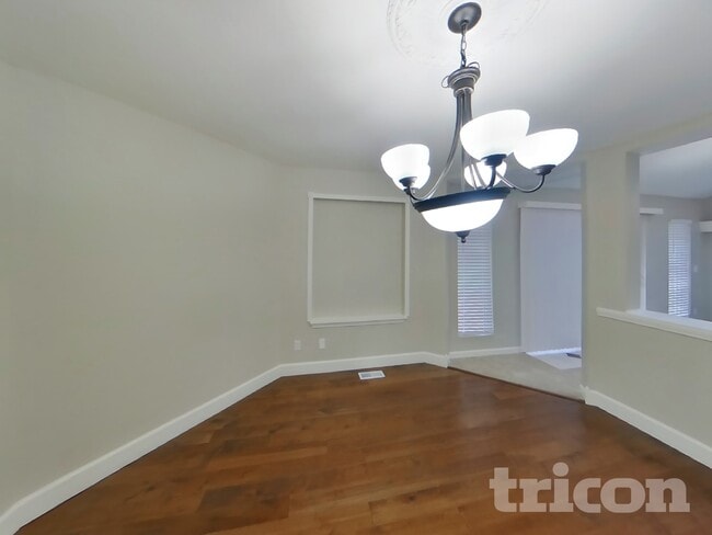 Photo - 302 3rd Ave SE