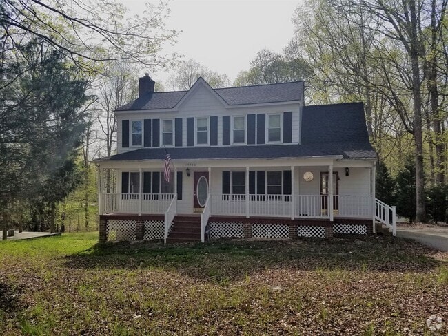 Building Photo - Spacious 3 bedroom 2.5 bath home in South ...