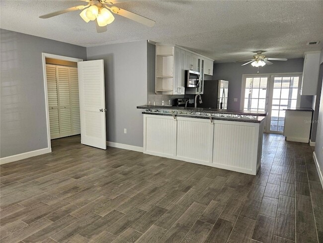 Photo - 272 Loyola Rd