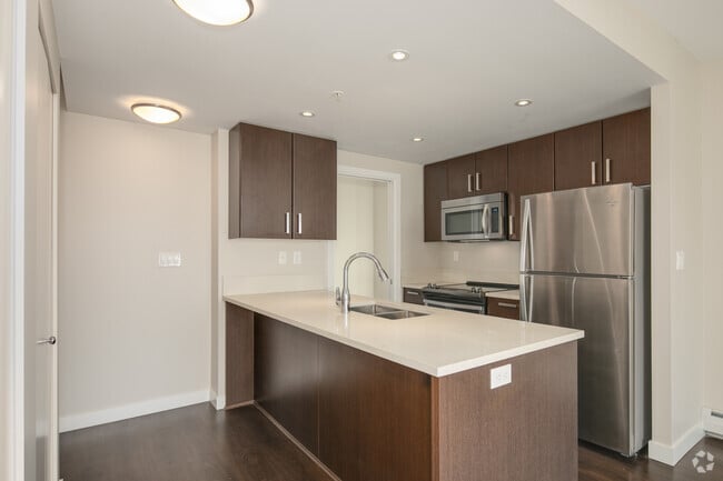 2BR, 2BA - 943SF