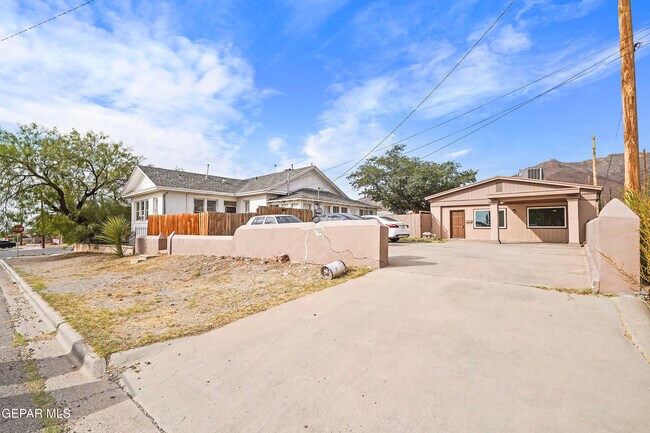 Photo - 3225 Fort Blvd