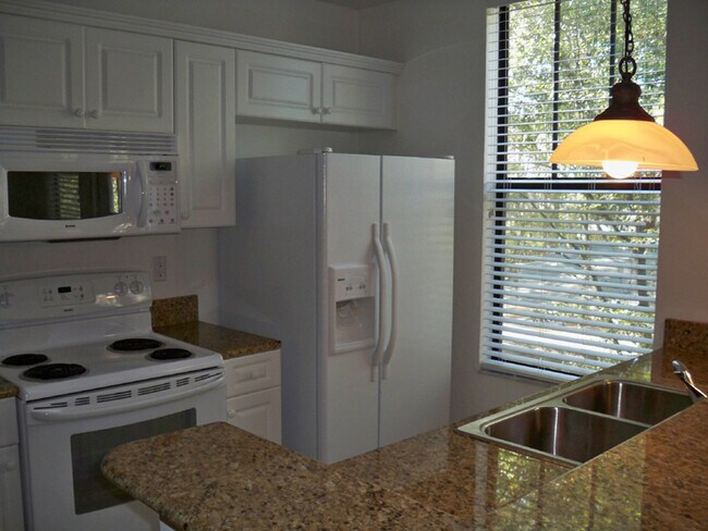 Photo - Saint Charles - Luxury 2 Bedroom, 2 Bathroom Condo