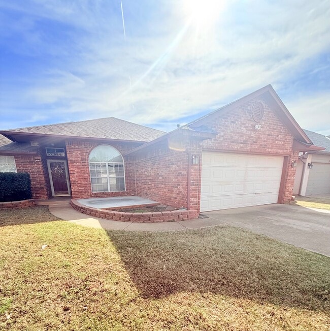 Building Photo - 1016 Westbury Terrace