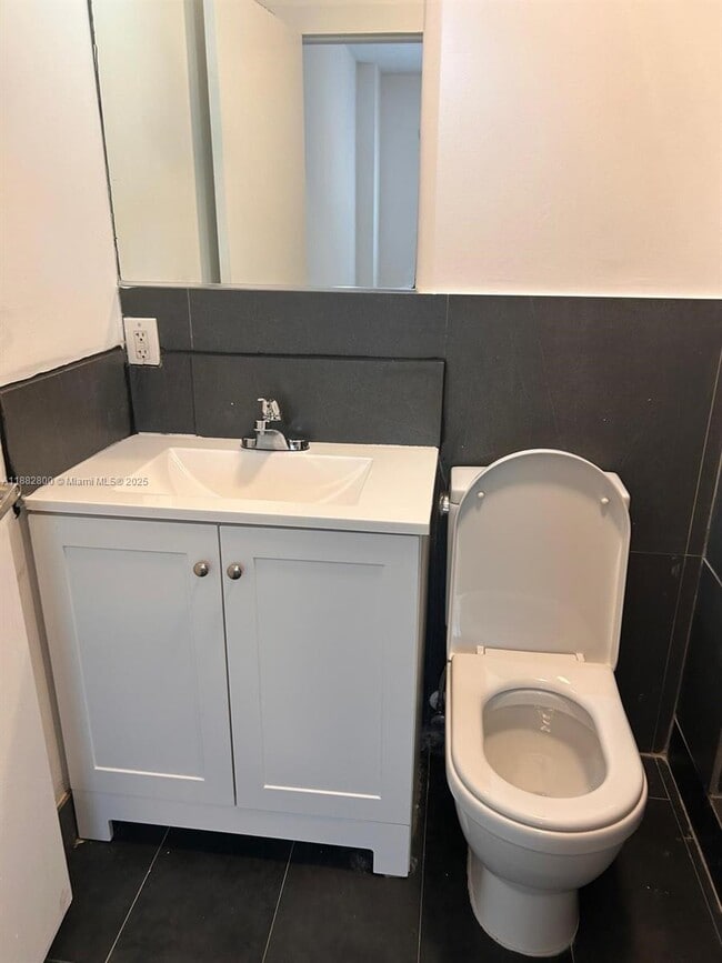 Photo - 1600 Euclid Ave Unidad 105