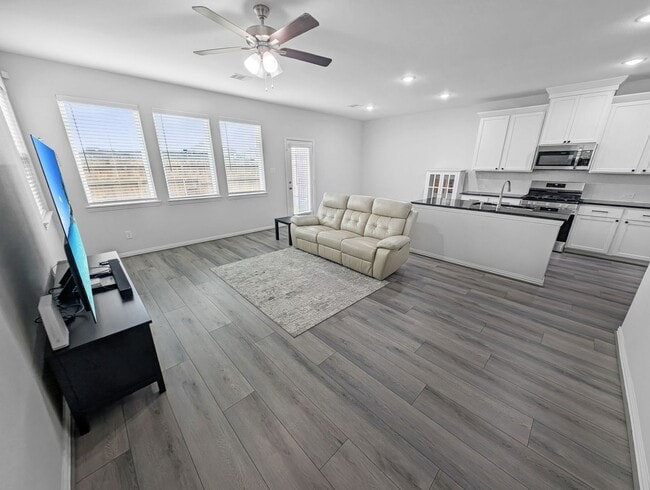 Photo - Inviting 3 Bed / 2.5 Bath Townhome with Flex Space & Easy I-10 Access in Katy
