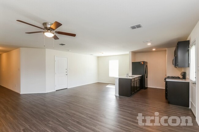 Photo - 5672 McClelland St