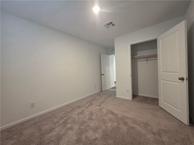 Photo - 2560 View Way