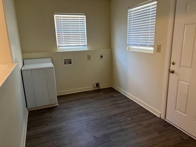 Photo - 513 E 14th St