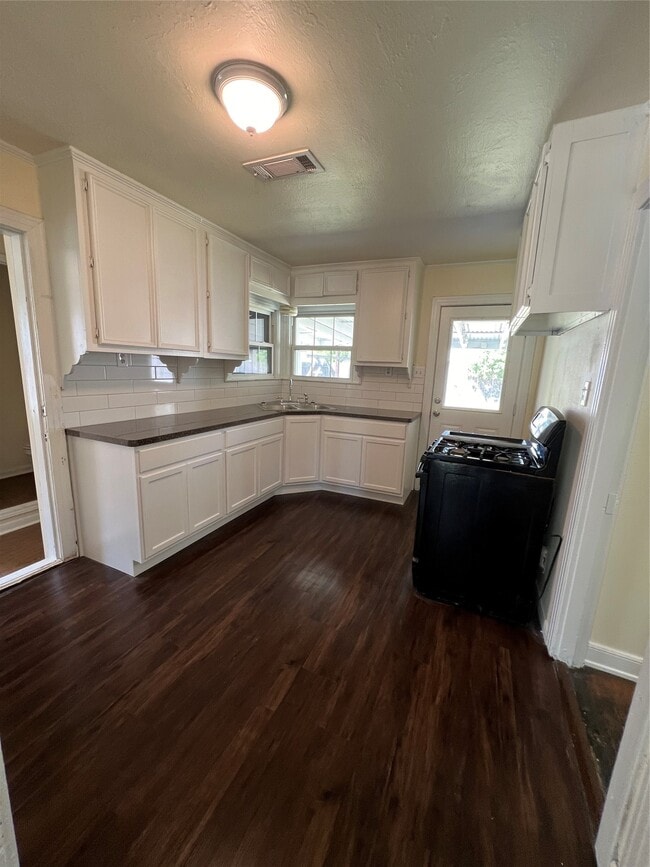 Photo - 2218 2nd St