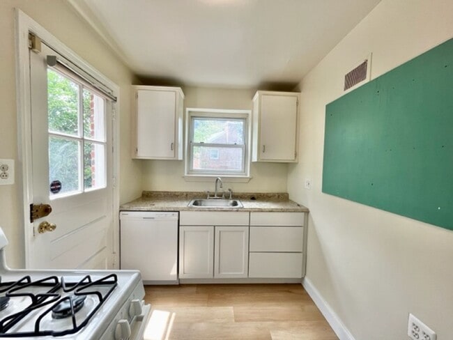 Photo - 2702 Byron St