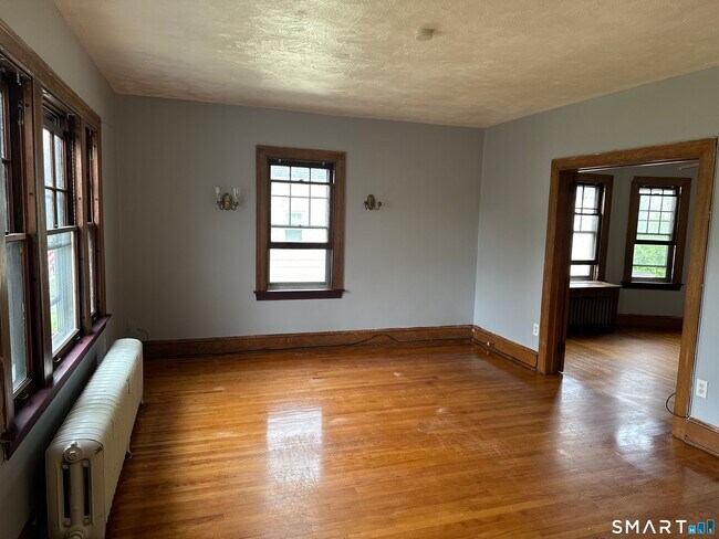 35 Woodmere Rd