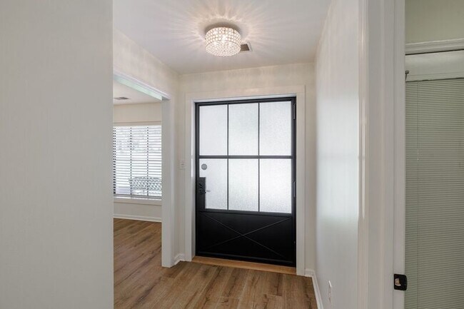 Photo - 112 Lucy Ln