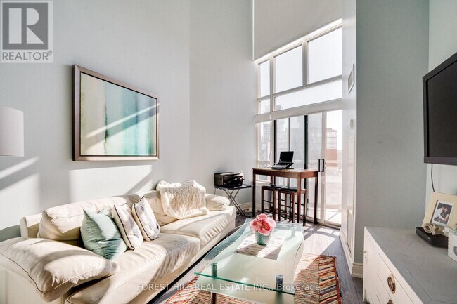 Photo - 255 Richmond St E Unit 824