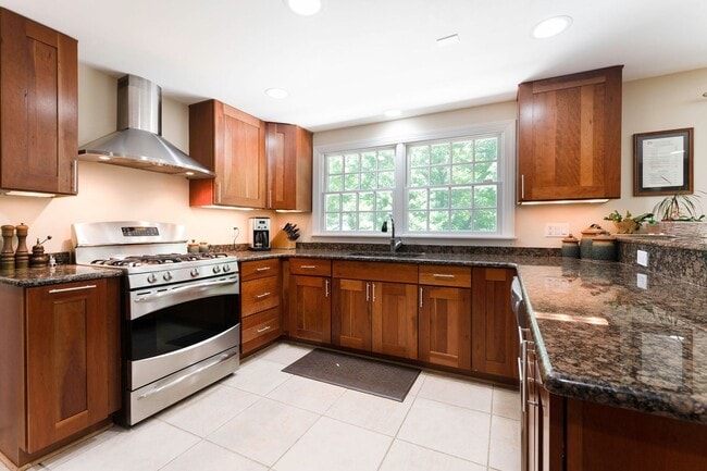 Photo - Luxurious Spacious and Bright , Gorgeous Potomac 6BR/4.5BA/2GAR Home - In Sought After Copenhaver