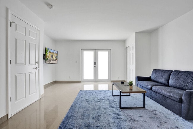 Photo - 905 N Federal Hwy Unidad SI ID1504069P