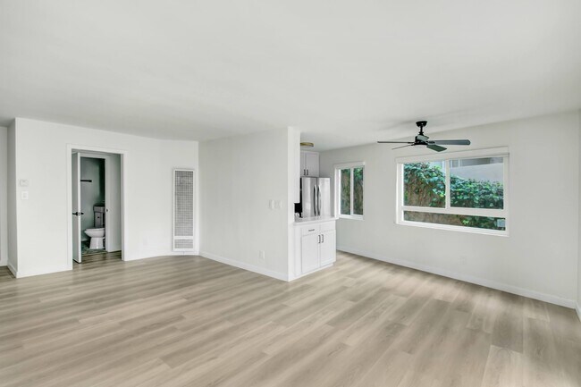 Photo - 8741-8743 Shoreham