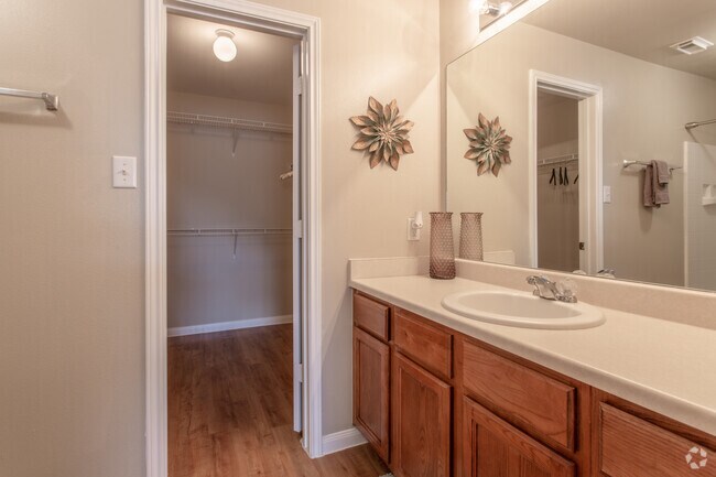3 BR, 2 BA - 1315 SF