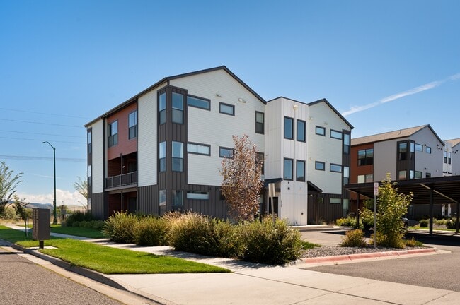 Building Photo - 2710 Sartain St