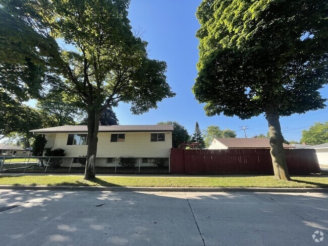 Building Photo - 5779 N 92nd St Rental