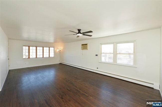 Building Photo - 52 Elizabeth St